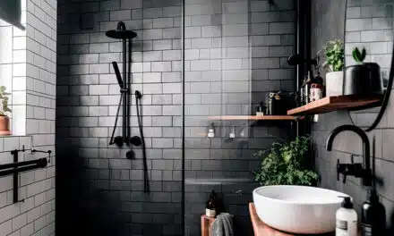 Die ideale Ergänzung für Bäder in dunkler Optik:  Helios präsentiert ELS und MiniVent M1 in schwarzem Design